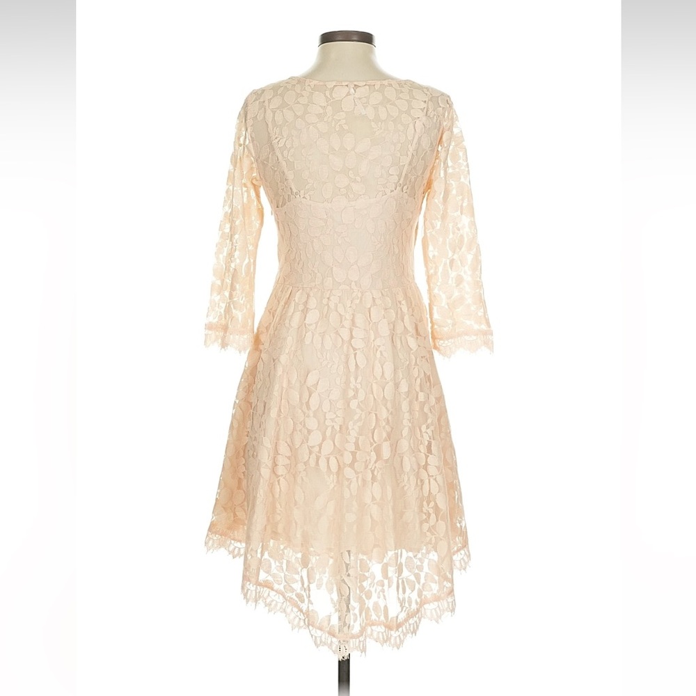 Free People Cream 3/4 Sleeve Lace Overlay V-shaped Fit & Flare A-line
Dress 4 - Picture 12 of 14